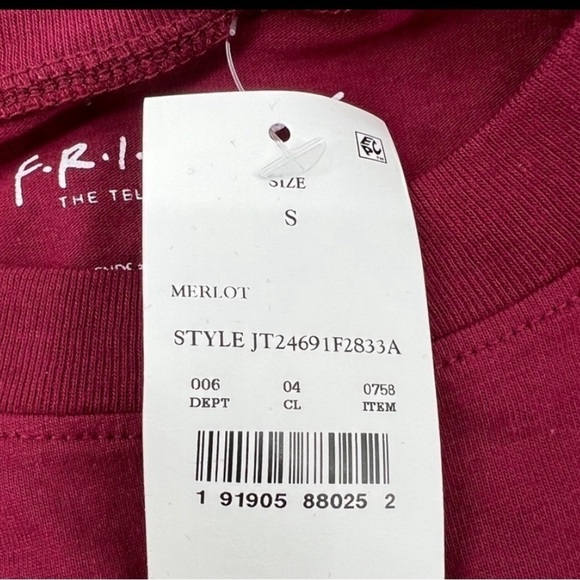 NWT Jerry Leigh F•R•I•E•N•D•S Central Perk Red Long Sleeve T-Shirt Size S Womens - Picture 5 of 5